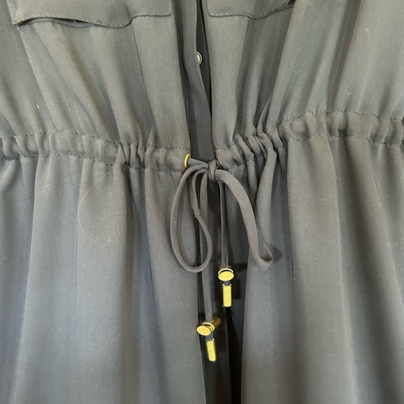 Flattering Buttondown dress with drawstring belt - Picture 5 of 5